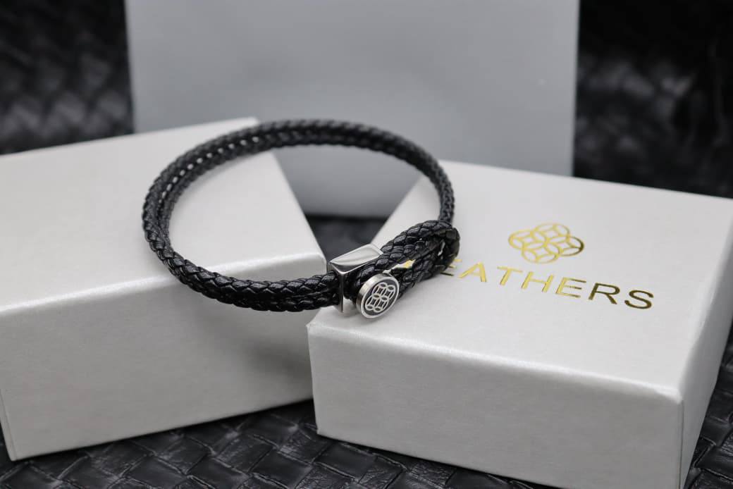 Bracelet 
55 dhs🪙🌨️
With box and Paper Bag
🎁🎁🎁

Zain33
♥️♥️♥️