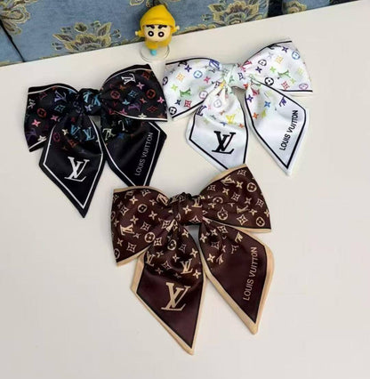 Headband ❤️‍🔥*
good quality 💯
20 dhs🪙🌨️

With boxes 🗃️ 
35 dhs🪙🌨️

Zain216
♥️♥️♥️