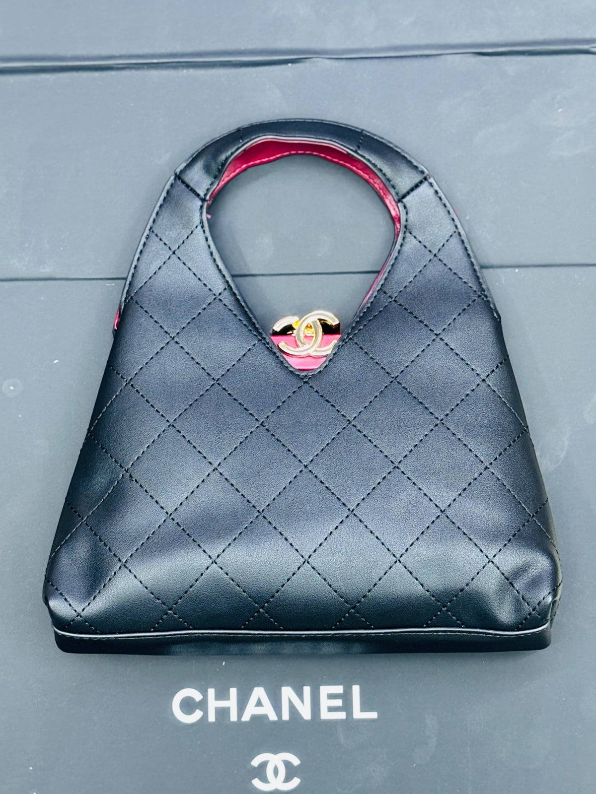 chanel

Size  23cm 

125 dhs🇦🇪🇦🇪

Zain04
♥️♥️♥️