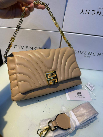 GIVENCHY 
90 dhs🪙🌨️

with box
🎁🎁🎁

Zain90
♥️♥️♥️
