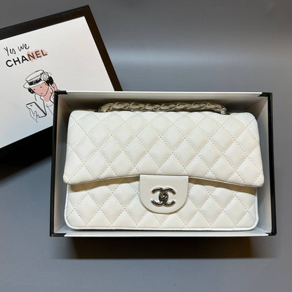 CHANEL
 GOOD QUALITY 
WITH BOX
125 dhs🇦🇪

Zain39
💓💓💓