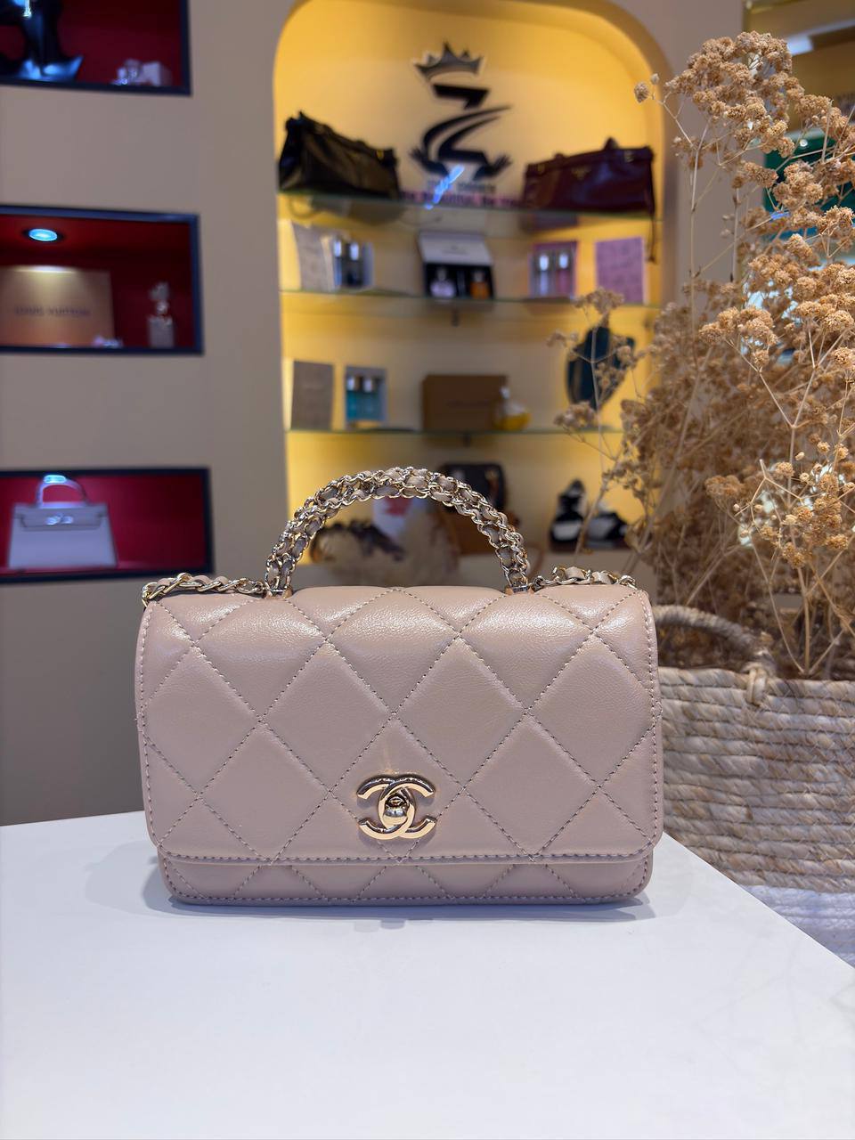 Chanel
100 dhs💓

Zain158
♥️♥️♥️