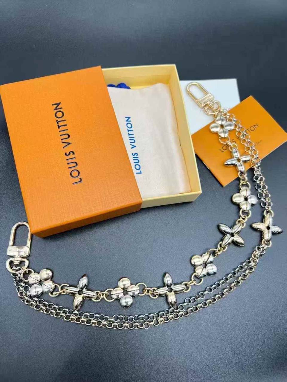 Lv Key Chain
Bag CHARM
80 dhs🪙🌨️ 
With Same Box And Paper Bag
🎁🎁🎁

Zain89
♥️♥️♥️