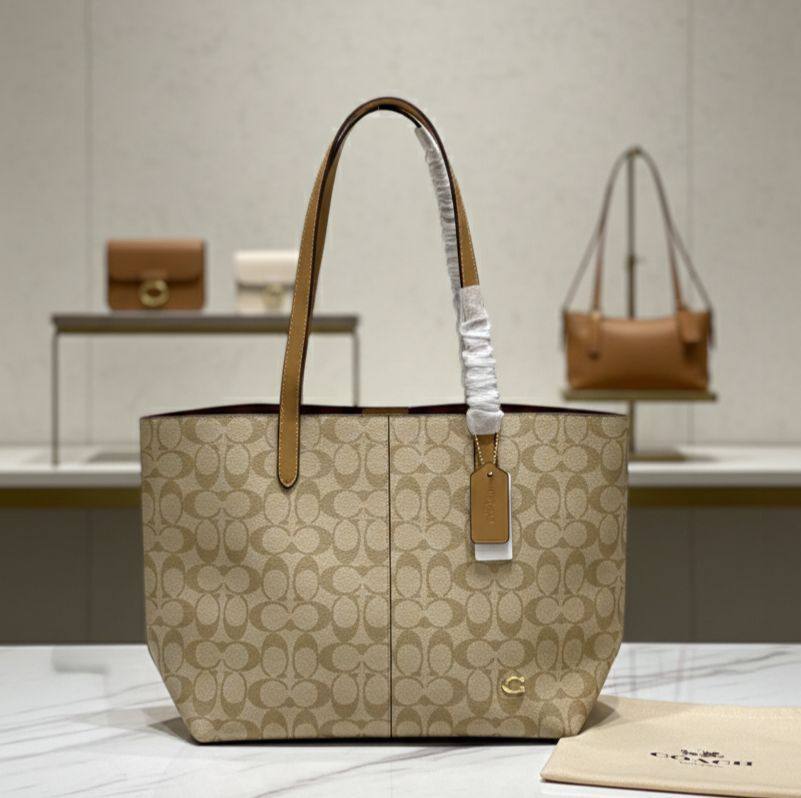 Coach
100 dhs💓
Size. 40 cm

Zain175
♥️♥️♥️