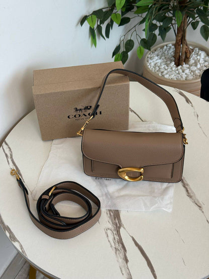 Coach
Best quality
With box’s
🎁🎁🎁

95 dhs❣️

size 21cm

Zain158
♥️♥️♥️