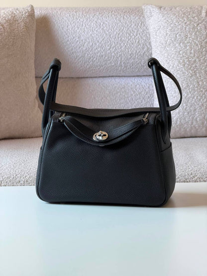 Hermes Lindy 26cm💕super master quality😍with box❤️
460 dhs💓

Zain52
♥️♥️♥️