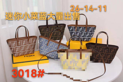 Fendi

withbox 🎁🎁🎁

85 dhs❣️

Zain143
♥️♥️♥️