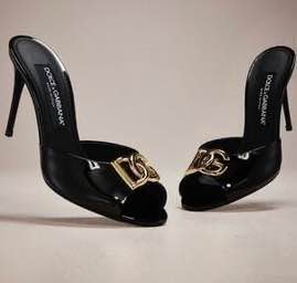 D&G
☘️ *SIZE  36  to 41 ☘️                                                                                                       
260 dhs✅

Zain224
♥️♥️♥️