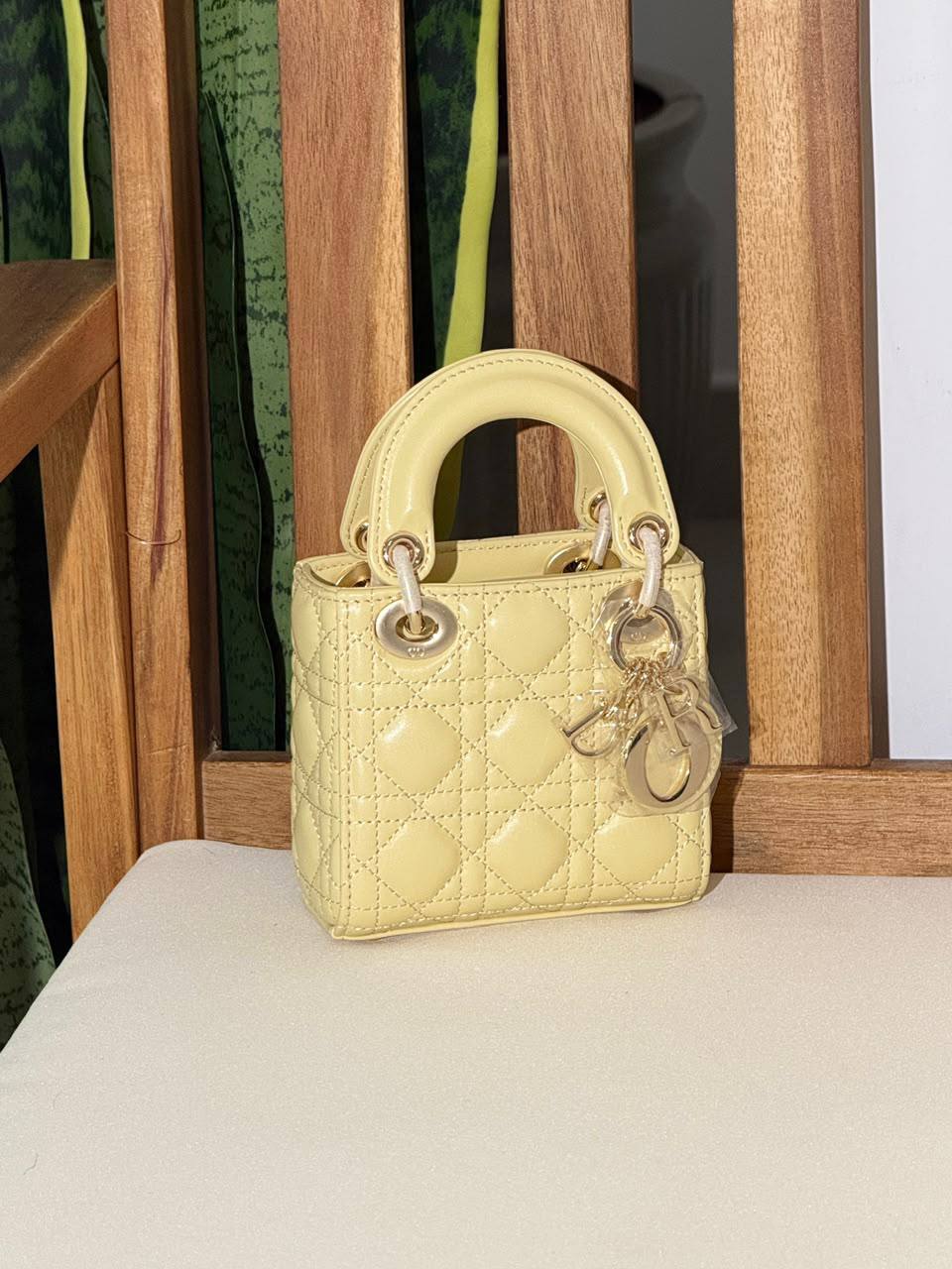 DIOR
Super Master Quality ⚡️
Original Packing 🎁
Size 12CM📏
For Price 👇 WhatsApp✅
0568585901 
0507557372
0552275751 Owner Zain 👌

Zain321
♥️♥️♥️
