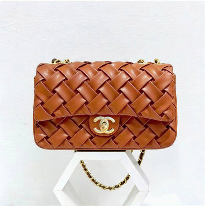 CHANEL COPY ONE NEW CAME WITH BOX 
130 dhs🇦🇪🇦🇪

Zain295
♥️♥️♥️