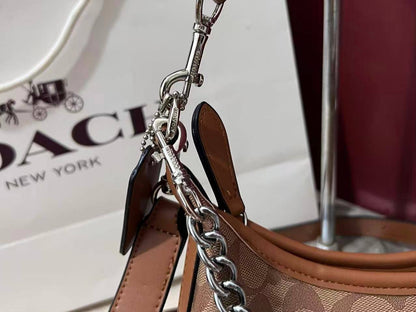 Coach
90 dhs✅

with box
🎁🎁🎁

size 25cm

Zain26
♥️♥️♥️