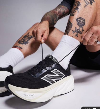 New Balance Fresh Foam X 1080 v14 ‘Black/White’🤍⬛️
36-45 AVAILABLE 
220 dhs🇦🇪

Zain242
♥️♥️♥️