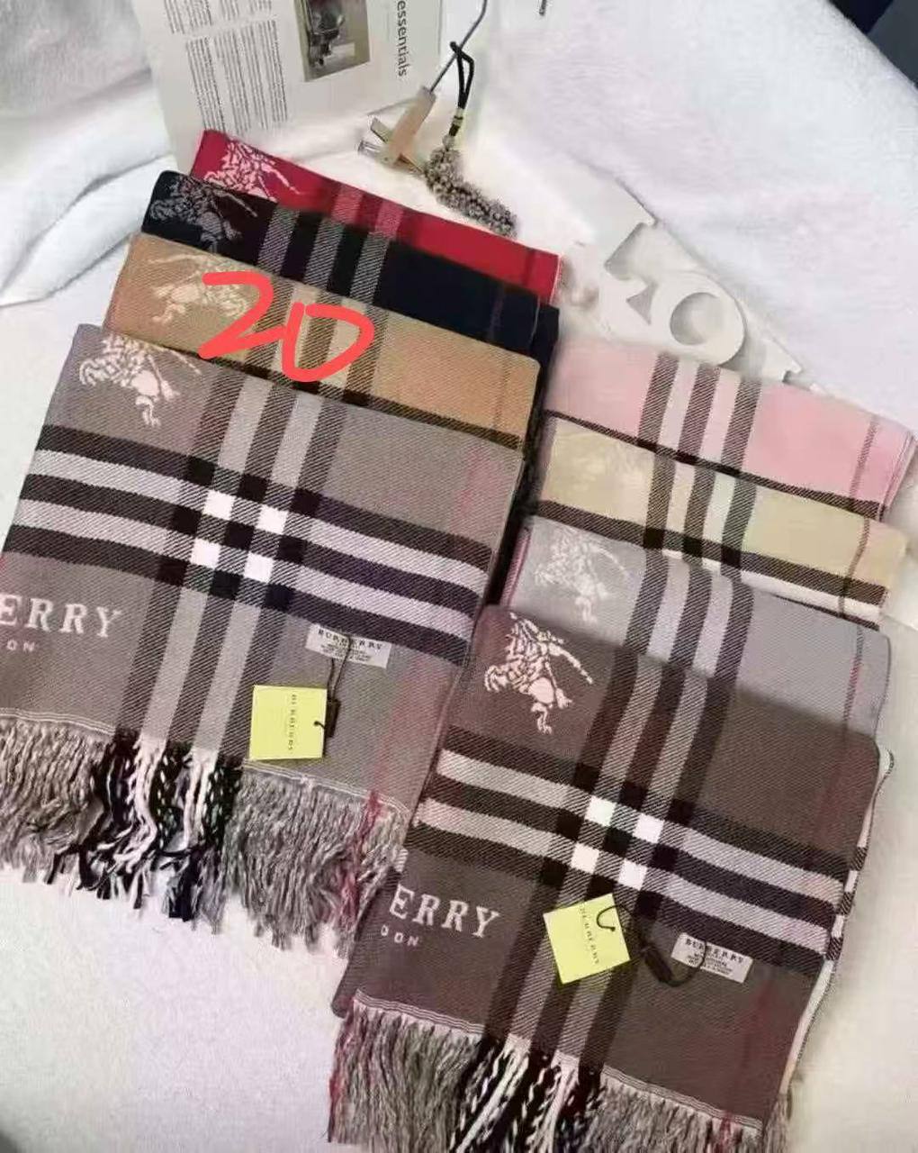 Scarf
Winter scarf cashmiri 
good quality
45 dhs❣️

Zain278
♥️♥️♥️