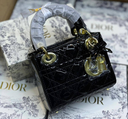 Dior
130 dhs💓
with box

Zain175
♥️♥️♥️