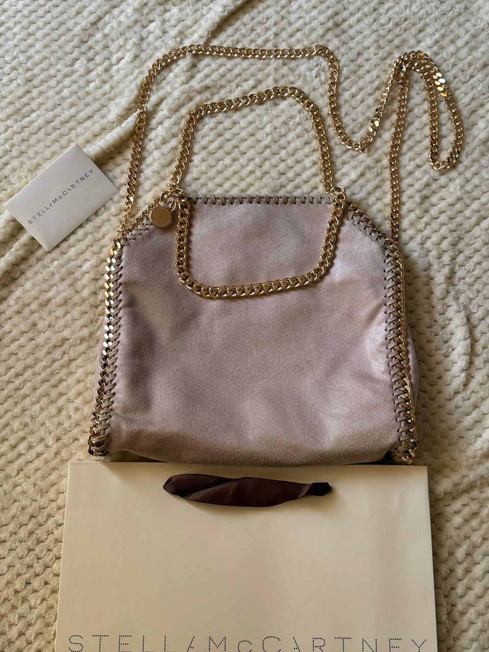 STELLA McCARTNEY
25cm
350 dhs🪙🌨️
Top quality

Zain167
♥️♥️♥️