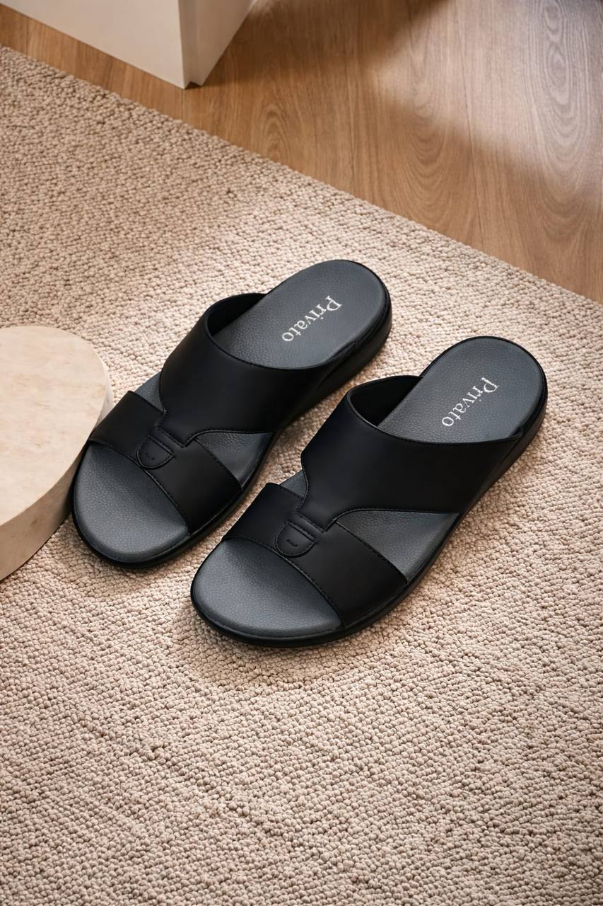 slippers for men good quality  with box and paper bag size available (40to46) 6to12) 
180 dhs❣️

Zain59
♥️♥️♥️