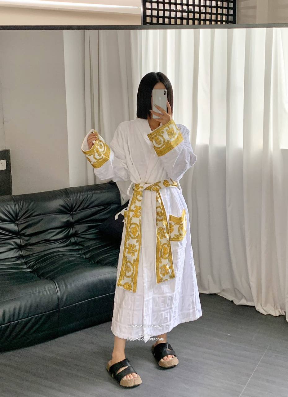 *New collections*                                                
VERSACE BATHROBE
*Super Master quality*
*Sizes:FREE SIZE*

750 dhs🇦🇪🇦🇪

Zain308
♥️♥️♥️