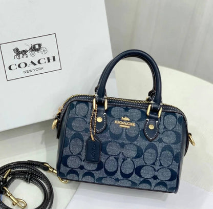 Coach

90 dhs🇦🇪🇦🇪

size：16cm
With the box

Zain35
♥️♥️♥️