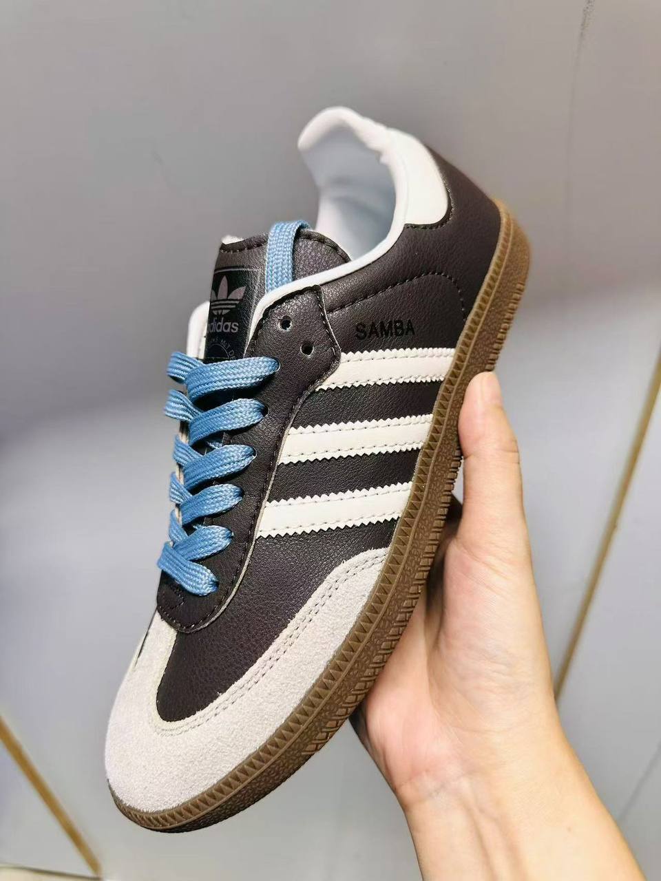 Adidas
High quality 
size 36-42 
90 dhs💓

Zain132
♥️♥️♥️