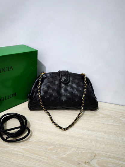 Bottega
100 dhs🇦🇪🇦🇪
with box

Zain26
♥️♥️♥️