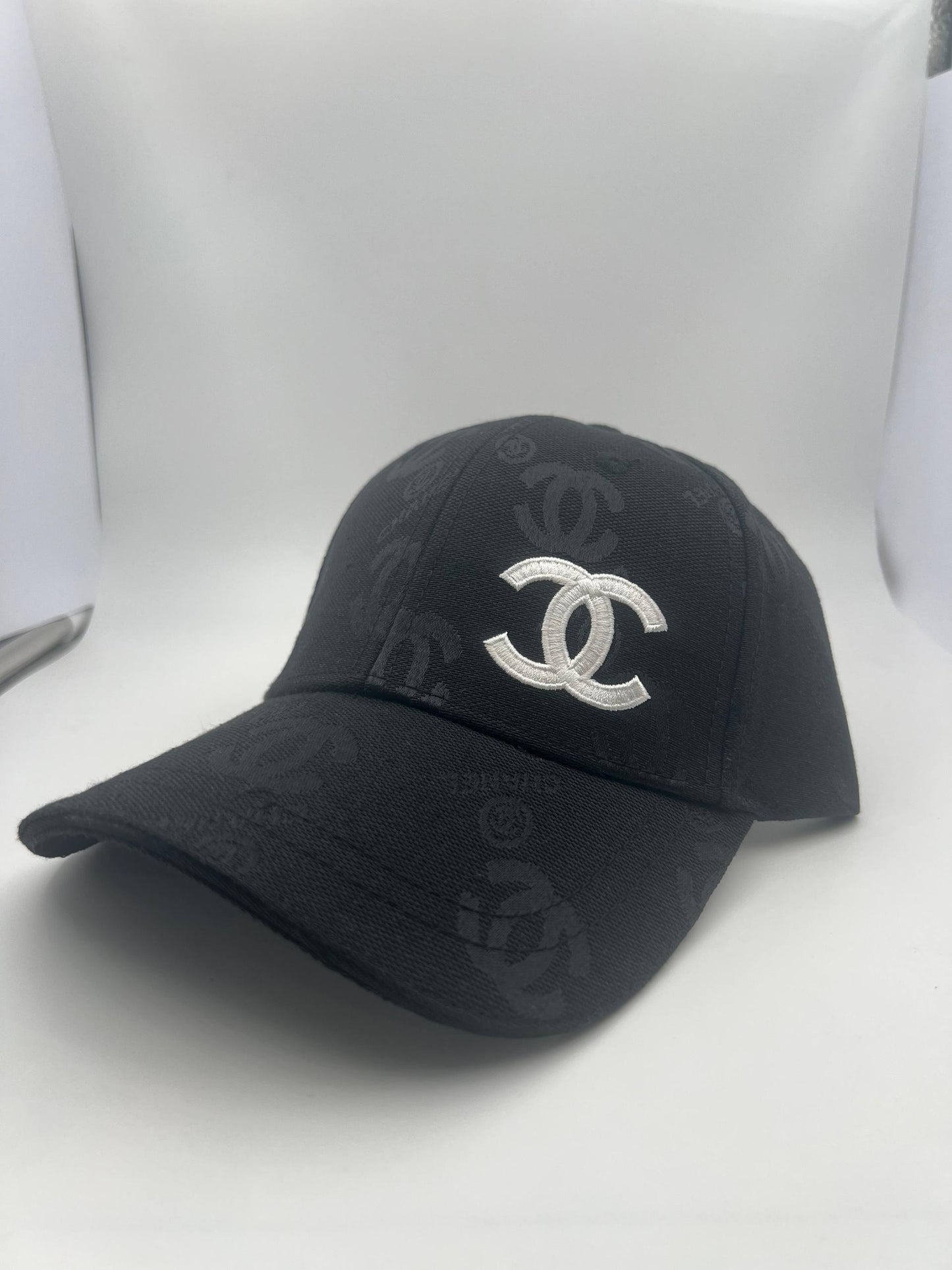 Chanel
Caps 🧢
High quality 💯
40 dhs❣️

Zain273
♥️♥️♥️