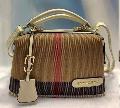 Burberry - Dior

GOOD QUALITY 💯
110 dhs🪙🌨️
Without box 

Zain269
♥️♥️♥️