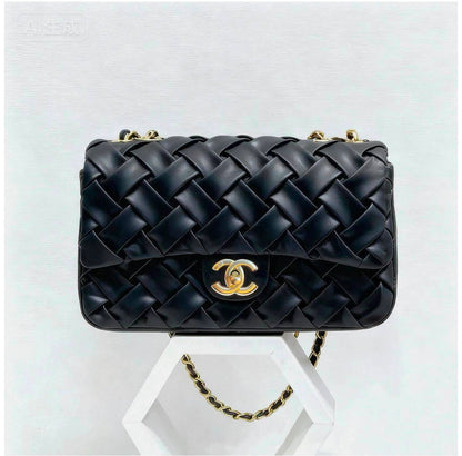 CHANEL
 COPY ONE
WITH BOX 
150 dhs✅

Zain39
♥️♥️♥️