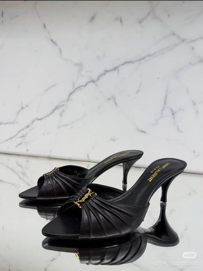 YSL
Size 36-41
120 dhs✅

Zain145
♥️♥️♥️