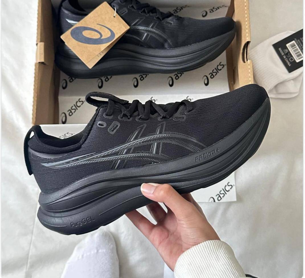 ASICS Gel Nimbus 28 , master 
Size 36 to 45 , 
250 dhs✅

Zain196
♥️♥️♥️