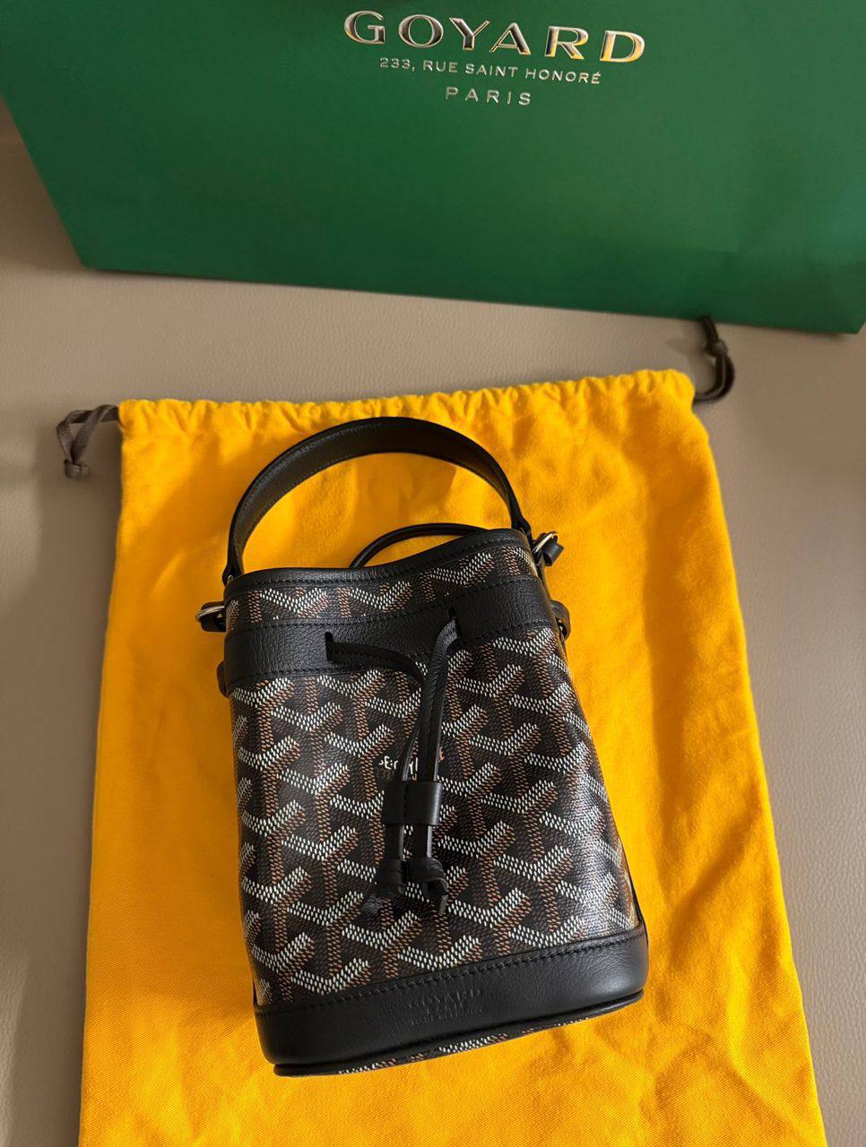 Goyard

100 dhs🌺

Good-quality 

with box🎁🎁🎁

Zain35
♥️♥️♥️