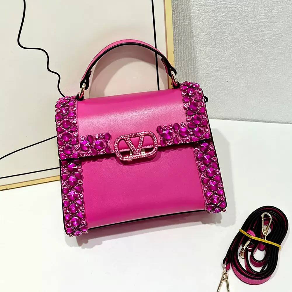VALENTINO 

COPY ONE 
NEW CAME 

WITH BOX 
175 dhs🇦🇪🇦🇪

Zain39
Zain295
♥️♥️♥️