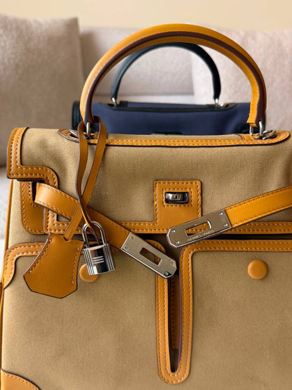 Hermes kelly cargo 28cm💕Master quality 😍with box❤️
780 dhs🇦🇪🇦🇪

Zain52
♥️♥️♥️