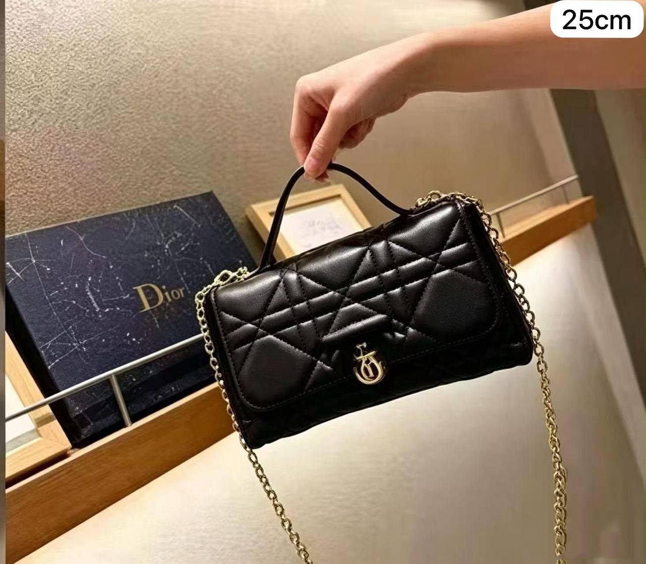 💗  Dior MissLady
1️⃣ First quality +🎁
Size : 25 * 9 * 20 cm
125 dhs✅
with box 🎁

Zain115
♥️♥️♥️