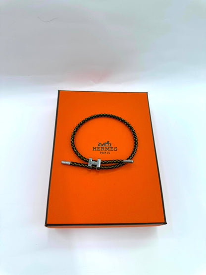 Hermes
Good quality 
Bracelet 
With black boxes
20 dhs🇦🇪🇦🇪

With normal boxes and 
Paper bag
30 dhs🇦🇪🇦🇪

With original boxes
40 dhs🇦🇪🇦🇪

Zain216
♥️♥️♥️
