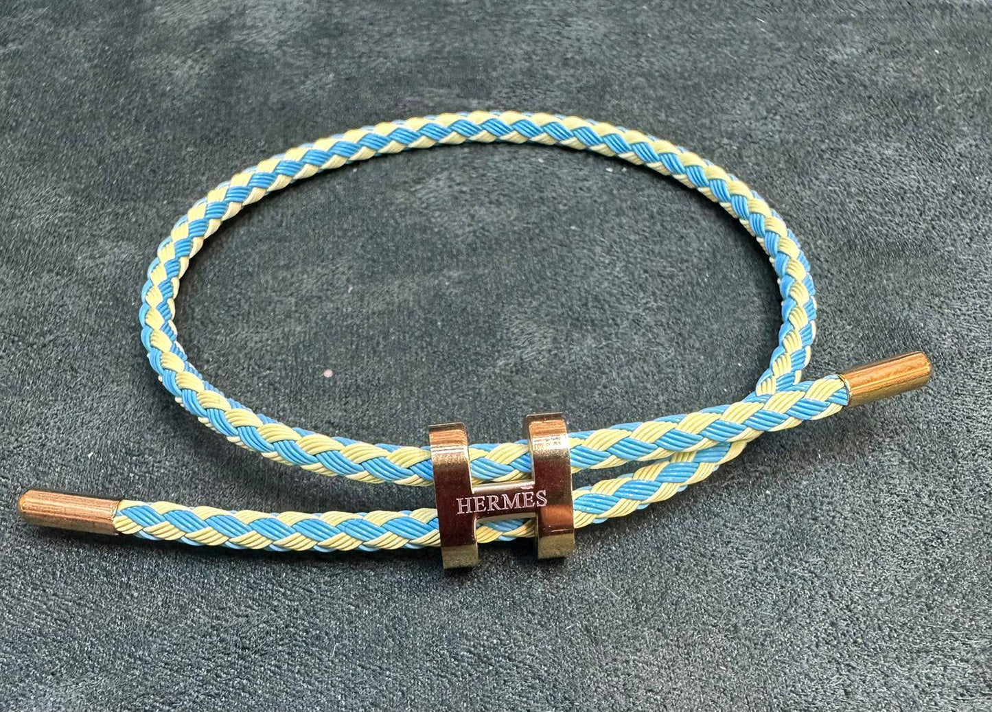 Hot moving 🔥🔥🔥 
Hermes UNISEX Bracelet. 
Water proof 💦💦💦
30 dhs❣️

Zain243
♥️♥️♥️