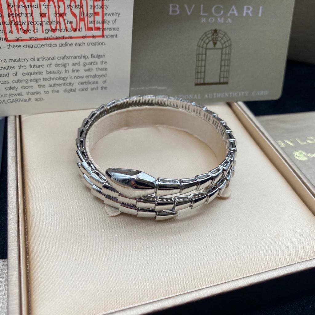 BVLGARI BANGLE 
85 dhs🪙🌨️

Zain89
♥️♥️♥️