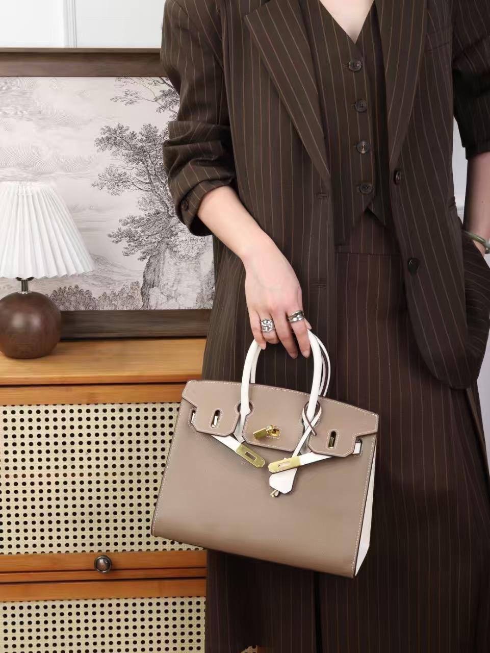 HERMES 
GOOD QUALITY 
120 dhs🇦🇪🇦🇪
SIZE: 30cm

Zain295
♥️♥️♥️