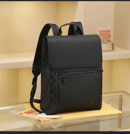 LV Backpack 
Good Quality 
105 dhs🪙🌨️

Zain250
♥️♥️♥️