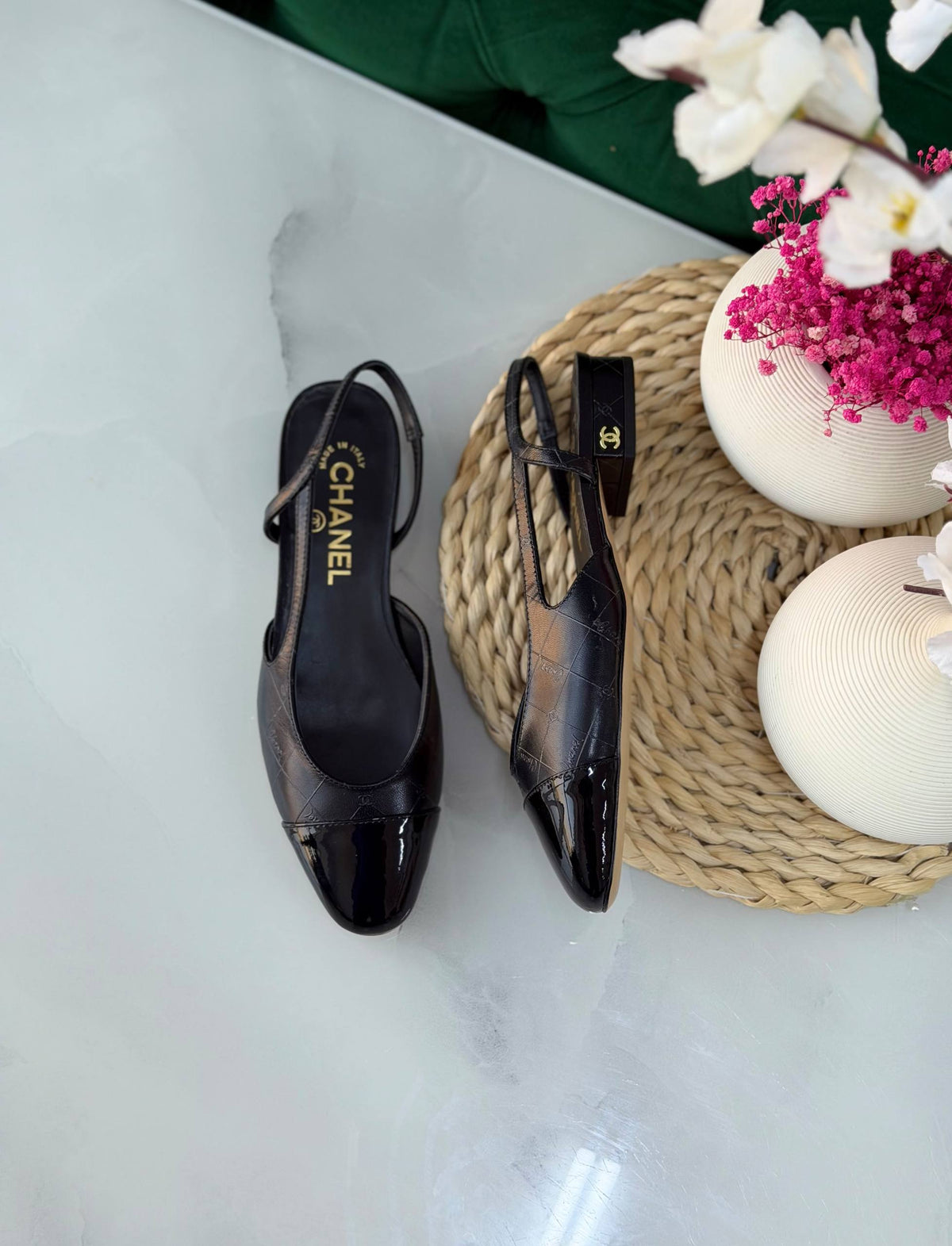 Chanel 

Vip quality 

Size:36 to 41
430 dhs🇦🇪🇦🇪

Zain113
♥️♥️♥️