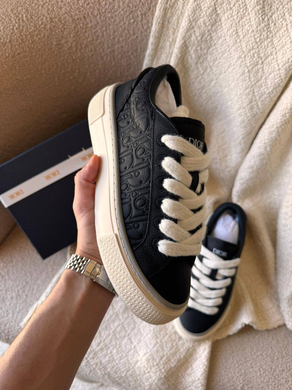 Christian Dior B33
*AAA quality*
*size:40 to 46* 
550 dhs💛

Zain185
♥️♥️♥️