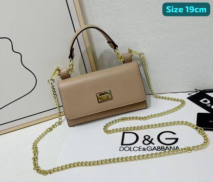 D&G

Good quality 
with box 
100 dhs🇦🇪🇦🇪🇦🇪

Zain186
♥️♥️♥️