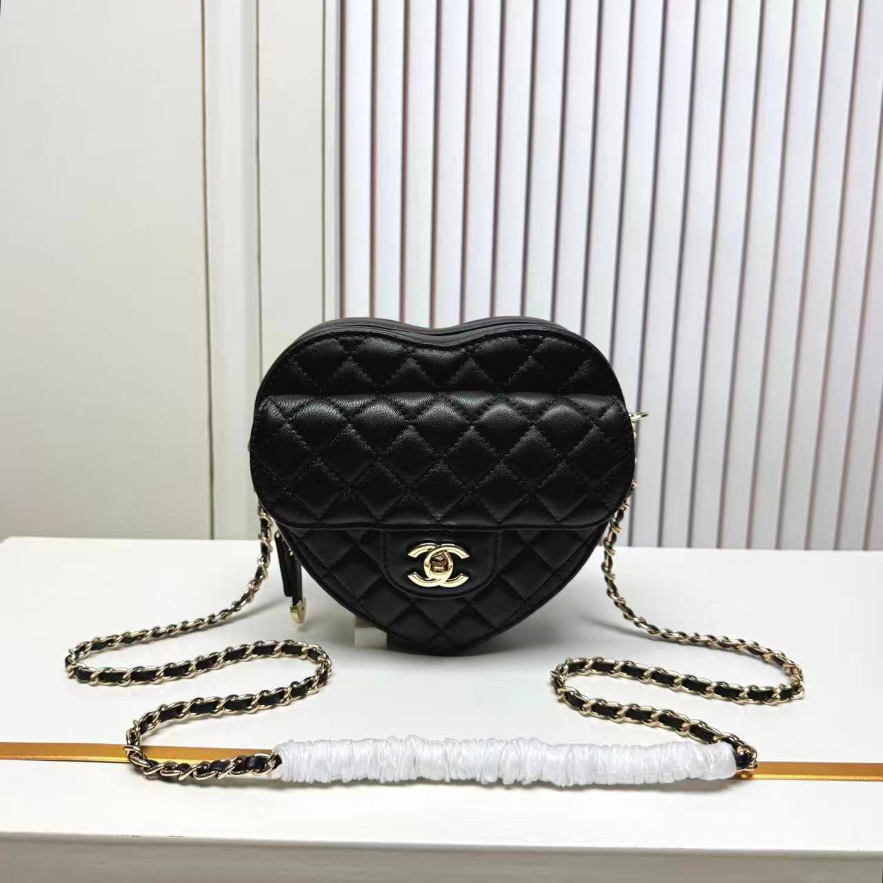 Chanel 
Master
With. Box
🎁🎁🎁
320 dhs🪙🌨️

Zain131
♥️♥️♥️