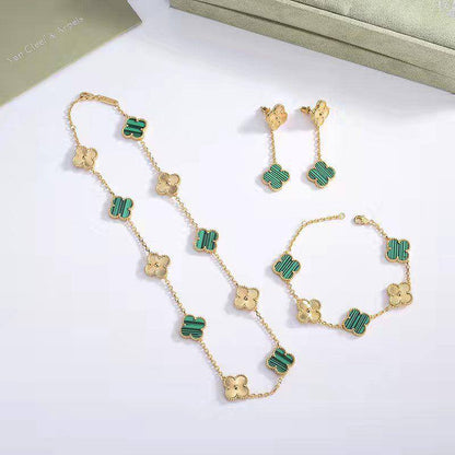 VCA
250 dhs🪙💕 SET 

Necklace Bracelet Earrings WITH Good Box And Paper Bag
🎁🎁🎁

Zain89
♥️♥️♥️