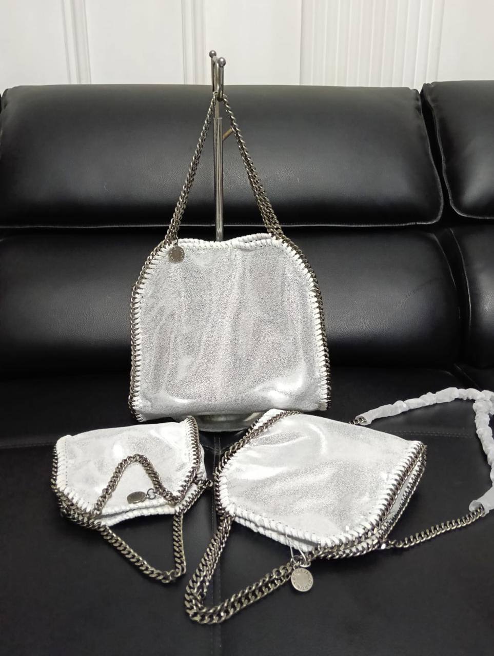 Stella mccarteny

Small 95 dhs🇦🇪🇦🇪

Medium  100 dhs🇦🇪🇦🇪

Big  110 dhs🇦🇪🇦🇪


with box

Zain35
♥️♥️♥️