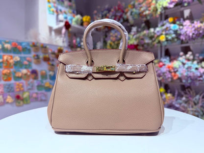 Hermes 
25cm  Golden
110 dhs💛

Zain44
♥️♥️♥️