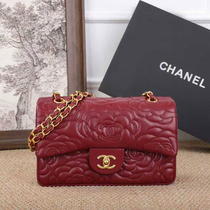 CHANEL

 NEW CAME GOOD QUALITY 
WITH BOX 
🎁🎁🎁

110 dhs💓

Zain39
♥️♥️♥️