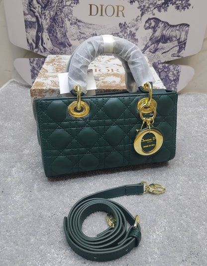 Dior
high quality
120 dhs🇦🇪🇦🇪
with box

Zain143
♥️♥️♥️