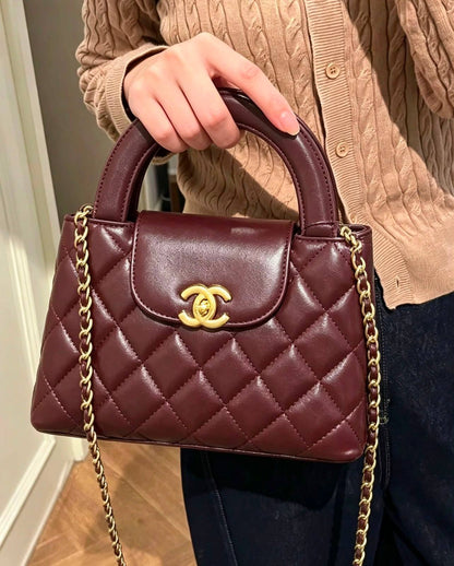 Chanel
100 dhs✅
Size：19cm
good quality with box

Zain35
♥️♥️♥️