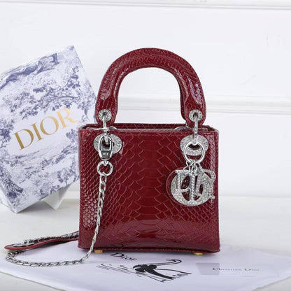 Dior
110 dhs✅
with box
size 17cm

Zain26
♥️♥️♥️