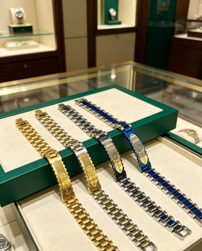 Men’s bracelet ❤️‍🔥*
Stainless steel 💯
Non tarnish 💥
One year warranty 💯
With black boxes 🗃️ 
40 dhs✅

Zain216
♥️♥️♥️